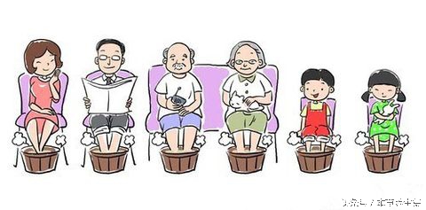 男性14岁趾间糜烂型脚气脱皮现象,脚上脱皮水泡痒脚趾缝溃烂