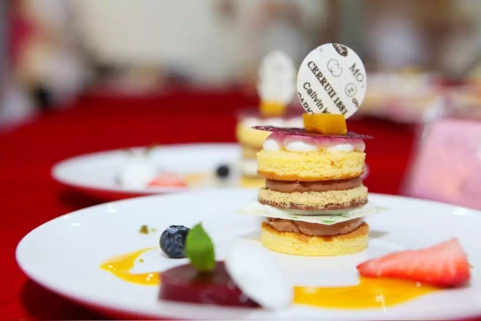 马卡龙蓝色法式,法式马卡龙和意式马卡龙的差别