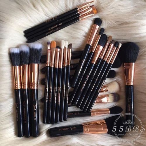 跟粉扑差不多的化妆刷,区别各种化妆刷