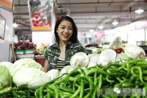 猪肉西施！篆新市场有个卖猪肉的90后老板娘美得不要不要的