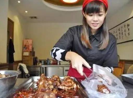 猪肉西施！篆新市场有个卖猪肉的90后老板娘美得不要不要的