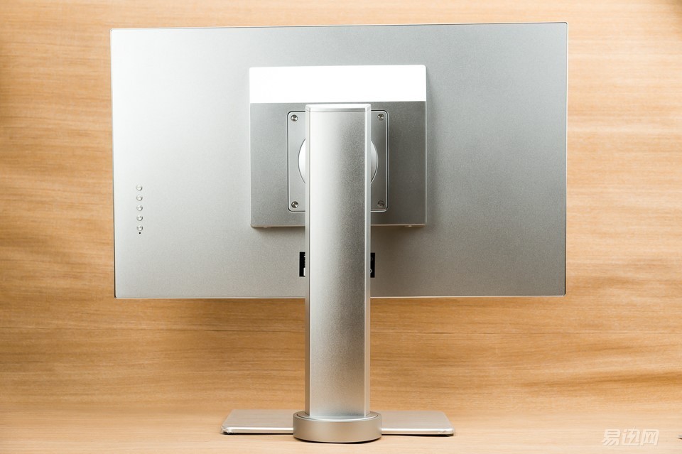 外壳和显示效果一样都是硬货——ZEOLS241显示器评测