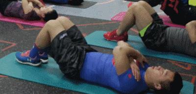 翘臀马甲线训练计划女生,美女塑造腹肌及马甲线必学