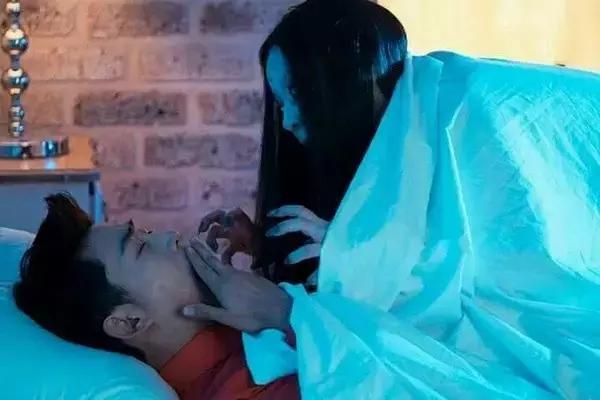 想看《打架吧鬼神》消暑结果被秀一脸，接吻能恢复记忆是什么鬼