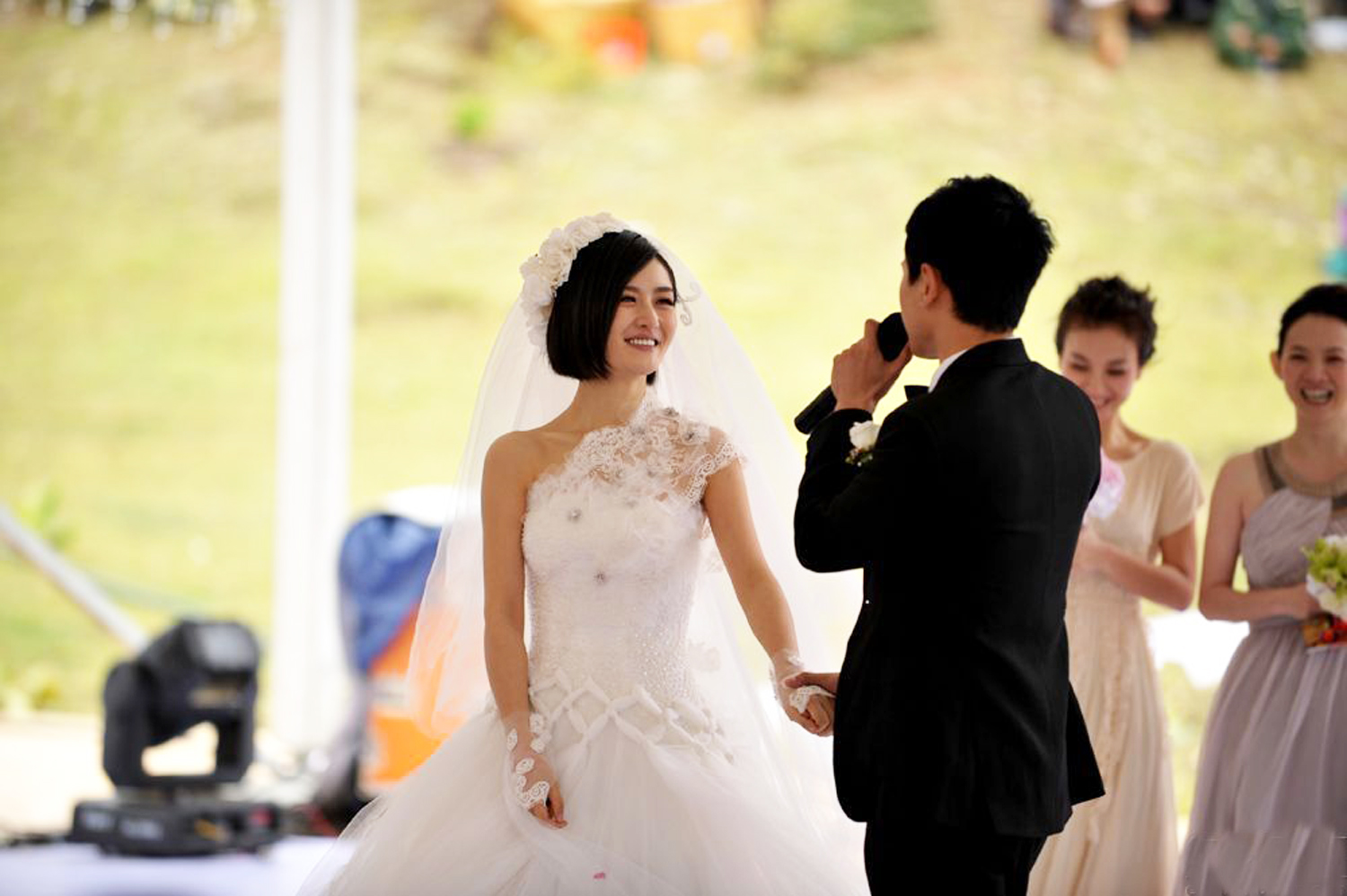 兰玉一年设计多少款婚纱,蓝玉设计过的婚纱