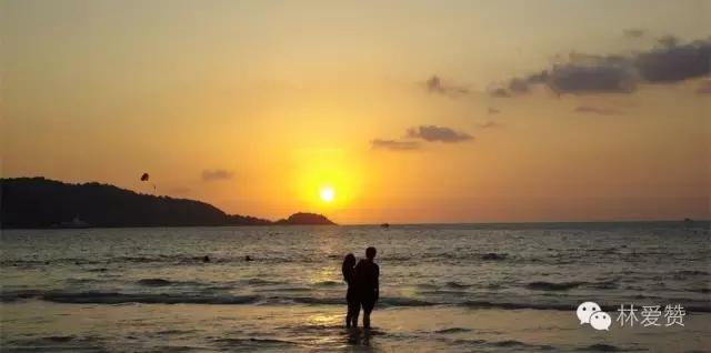 小男孩被漂亮的老女人诱惑了，到底是谁的错呢