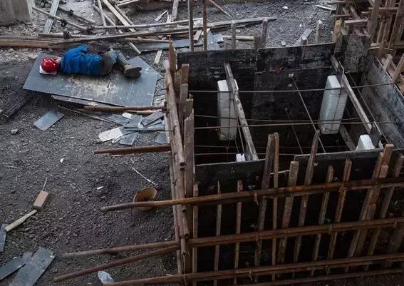 建筑工地工人午休视频,工地现场工人能够午休吗