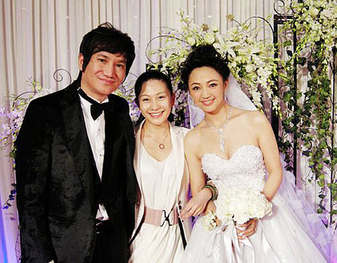 兰玉一年设计多少款婚纱,蓝玉设计过的婚纱