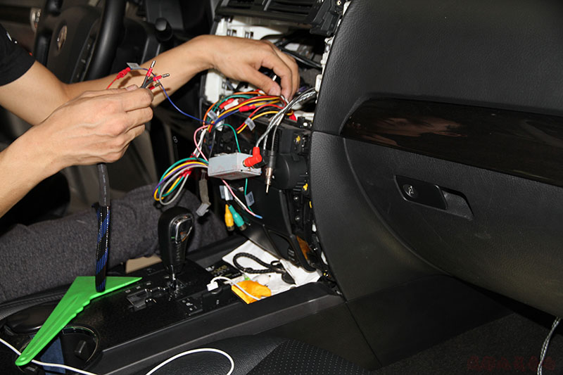 霸锐车音响改装,霸锐低音炮