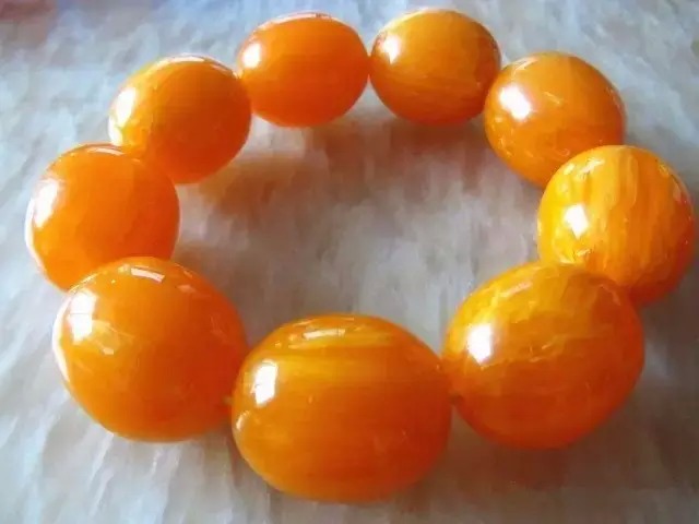 一般模仿蜜蜡的是什么东西,从哪几个方面鉴定蜜蜡的好坏