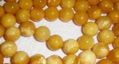 一般模仿蜜蜡的是什么东西,从哪几个方面鉴定蜜蜡的好坏