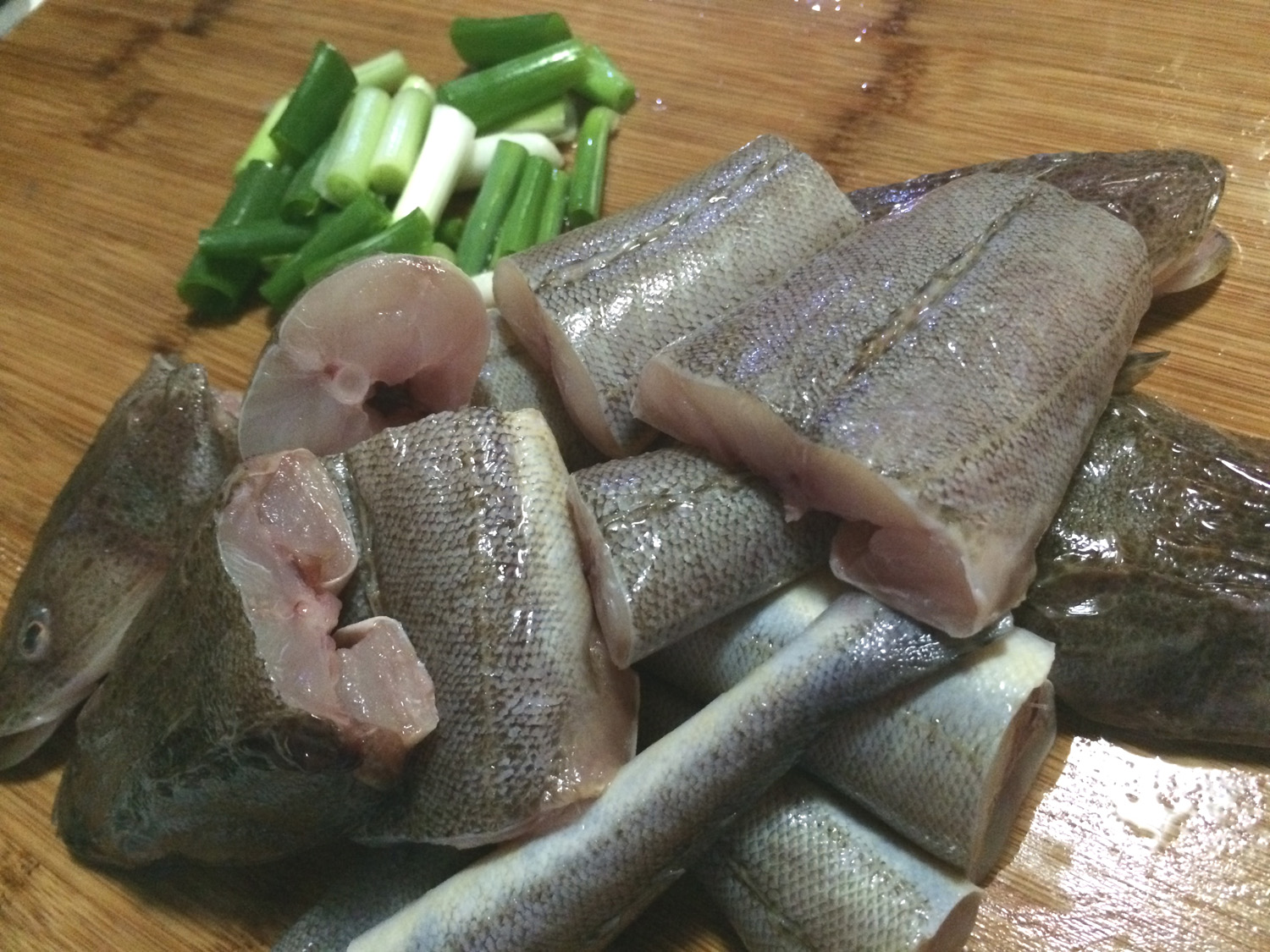 清炖深海小鱼的家常做法,清炖小鱼的家常做法简单好吃