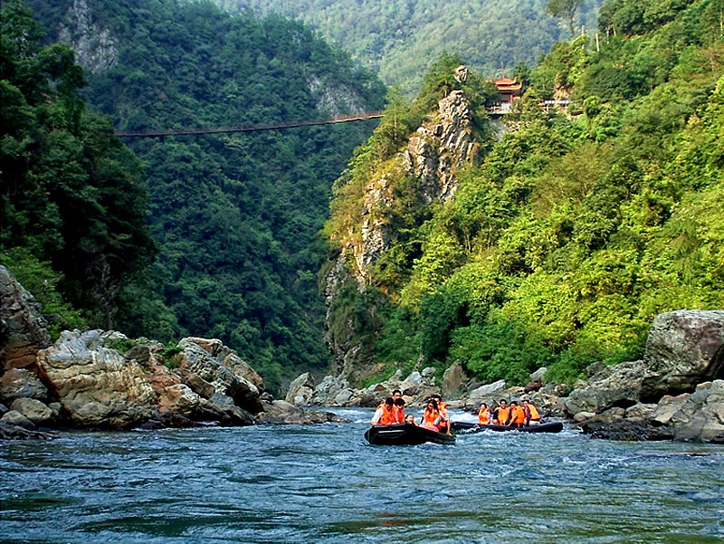 《绝地逃亡》成龙大哥为你指点，国内暑期出游好去处