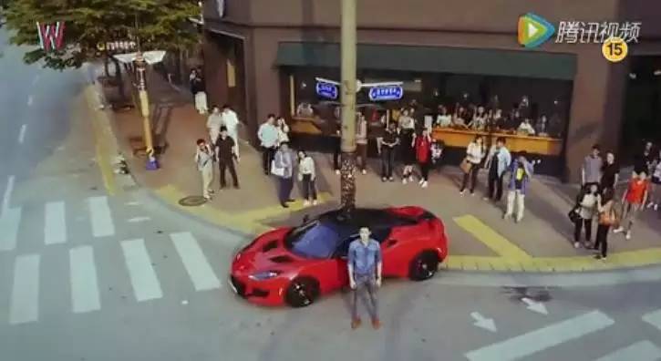 女主穿越到李钟硕演的韩剧里,李钟硕穿越到漫画世界上