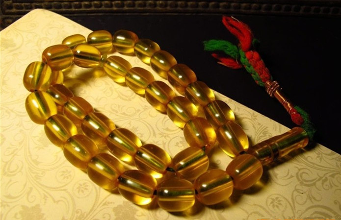 一般模仿蜜蜡的是什么东西,从哪几个方面鉴定蜜蜡的好坏