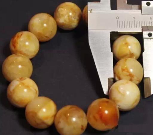 一般模仿蜜蜡的是什么东西,从哪几个方面鉴定蜜蜡的好坏