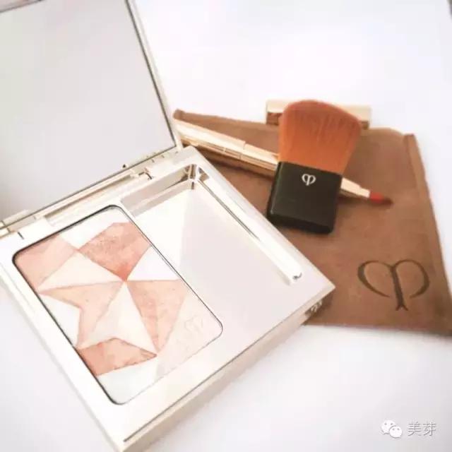 男朋友送我的礼物在我看来很贵,男朋友送的礼物吓人