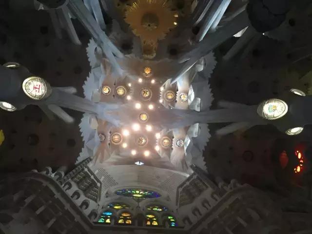 巴塞罗那自由行攻略,免费玩转西班牙马德里不思议