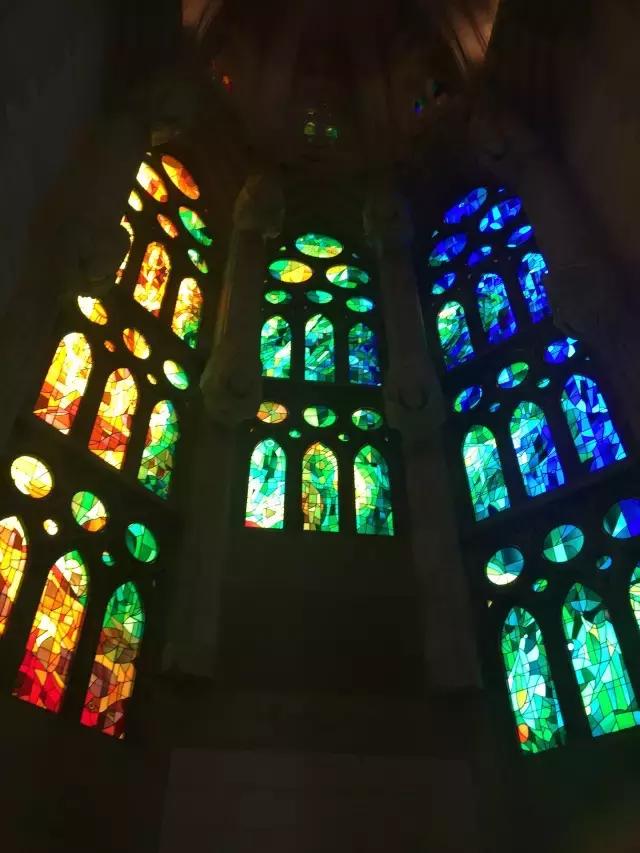 巴塞罗那自由行攻略,免费玩转西班牙马德里不思议