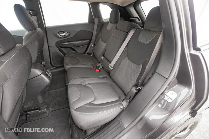 jeep自由光2.0自然吸气六万公里,转型之作第6集完全版