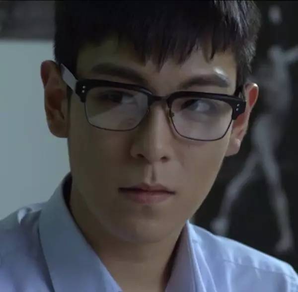 学生党买什么眼镜便宜好看,合适学生党戴的高颜值眼镜