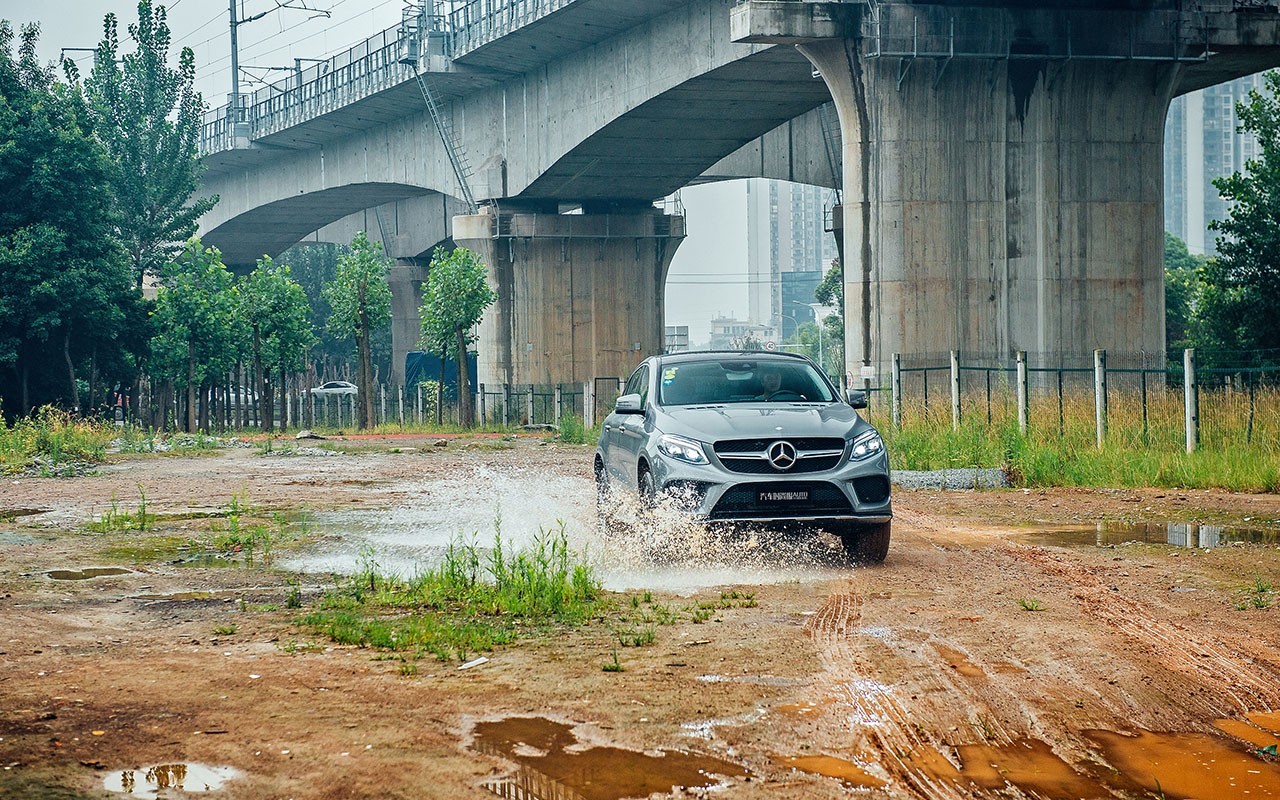 2022款奔驰gle450试驾视频,奔驰gleamg53试驾评测视频