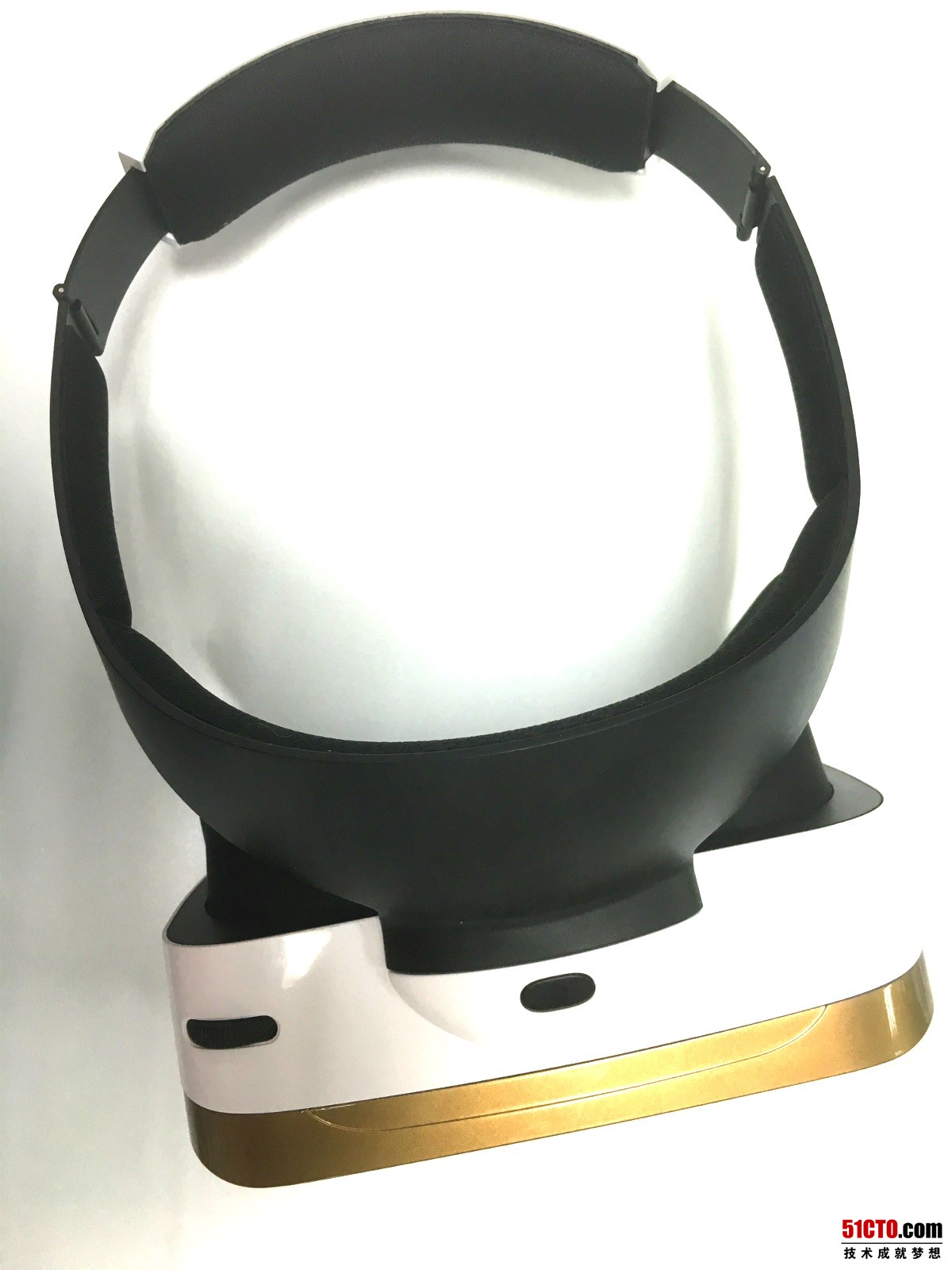 离躺床上看片还差着90°：暴风魔镜4是挂着两丝肉的鸡肋