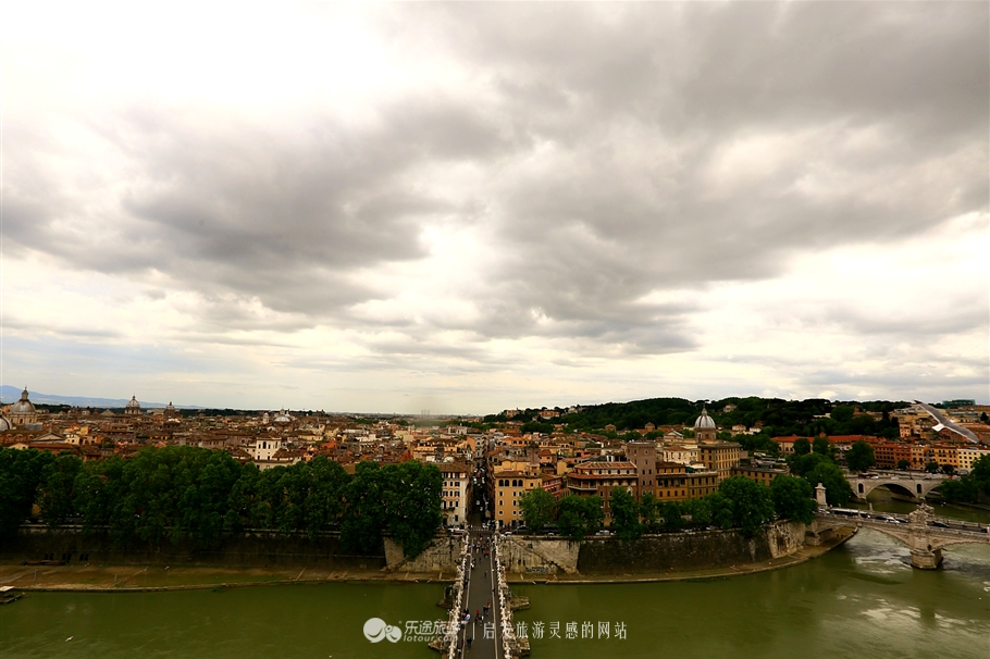 跟随罗马假日邂逅电影中的场景,从头到尾看罗马假日电影
