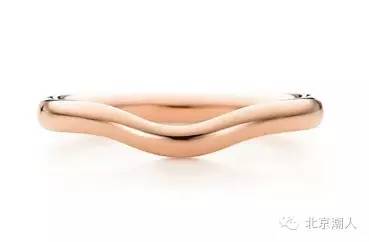 为什么每个女人都要有一串石榴石,为什么每个女人要有一件羊绒大衣