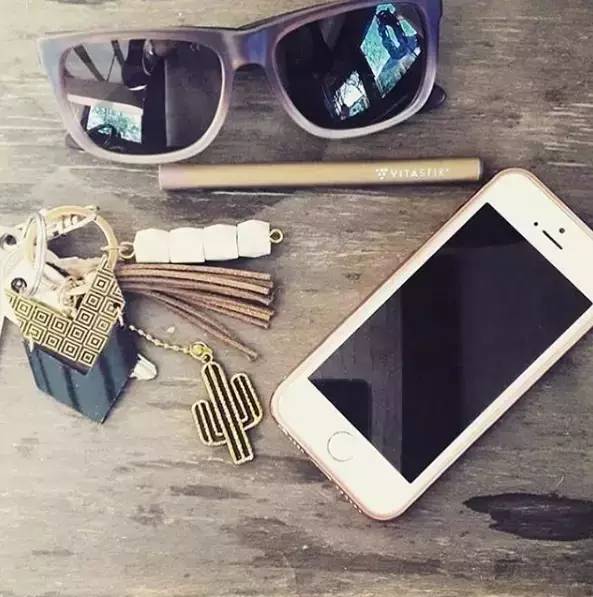 潮来潮趣丨谁说“抽烟”不能又酷又不伤身？潮人抽这烟爸妈绝对不会骂！