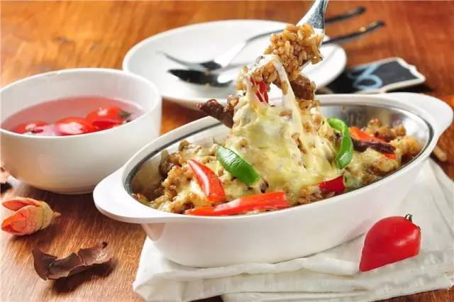 关关相亲对象主动请吃饭那段,关关去吃饭