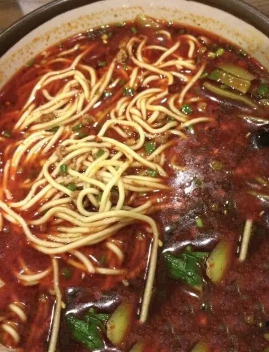 关关相亲对象主动请吃饭那段,关关去吃饭