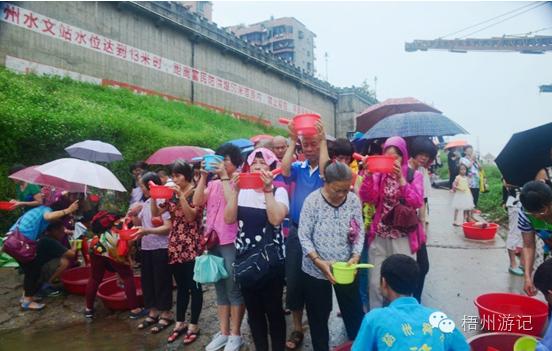 我们真的低估了2016年龙母诞的魅力，没去现场的你后悔了吗？