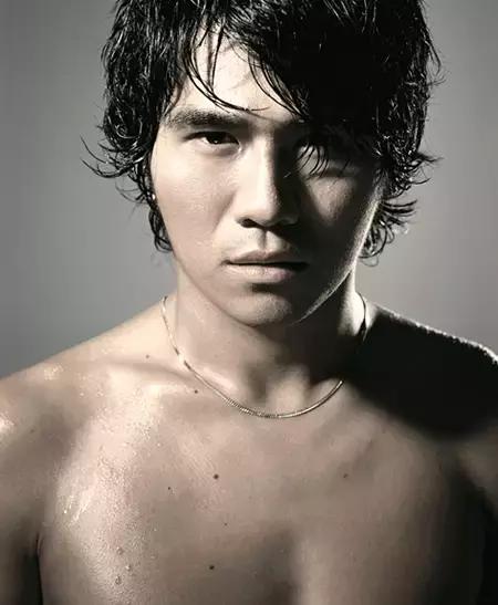 为什么说眉压眼是忧郁王子的面相,眉压眼的男生性格