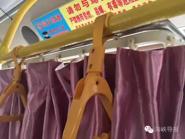 更爱厦门啦！2路公交车设了哺乳室！坐车时看见这帘子请呵护