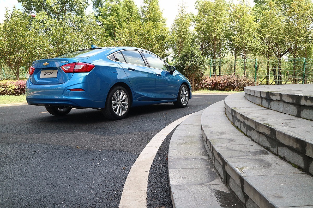 雪佛兰新款科鲁兹试驾评测,雪佛兰科鲁兹1.4t油耗17年上牌