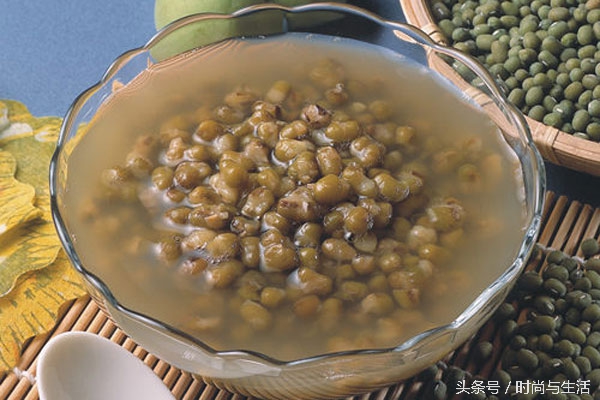 以前皮肤不过敏现在过敏怎么回事,脸部两边过敏发红发痒是什么过敏