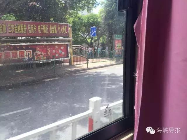 更爱厦门啦！2路公交车设了哺乳室！坐车时看见这帘子请呵护