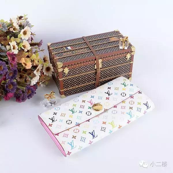 钱包要选什么样的才好,什么牌子的钱包好看合适女孩子