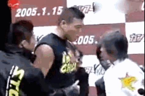 周星驰受外国主持人挑衅视频,周星驰外国上节目时被侮辱