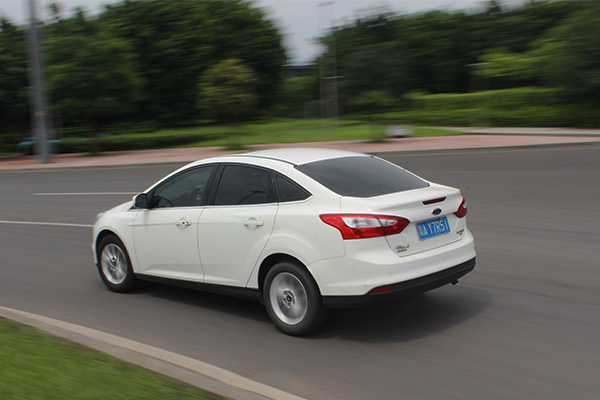 2013年1.8l福克斯二手车油耗多少,福克斯2011款三厢经典手动油耗1.8