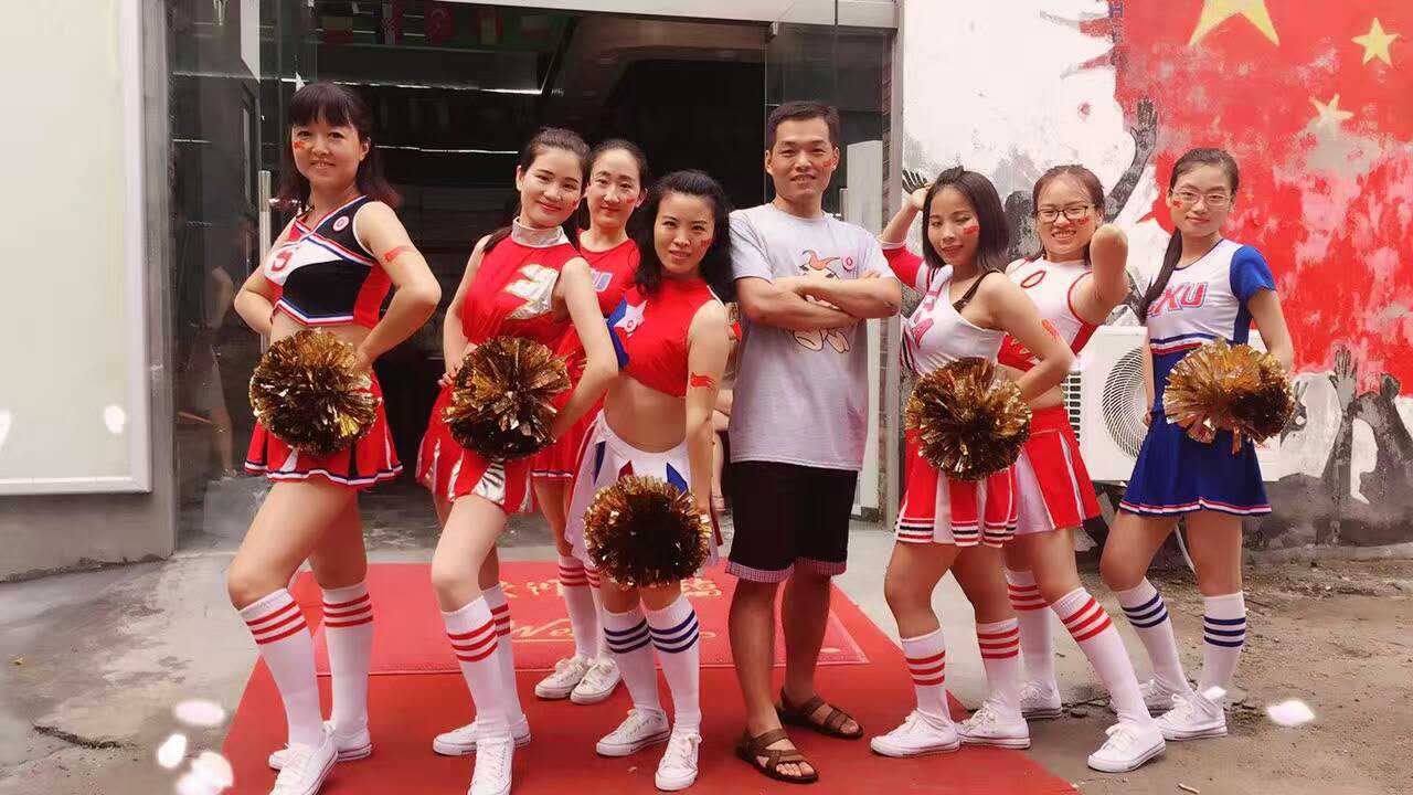 绿荫赛场战意浓和君学子情谊深--“梵恩诗杯”和君陕西足球赛