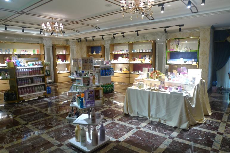 放弃大牌香水代理这个80后开了跨境电商实体店