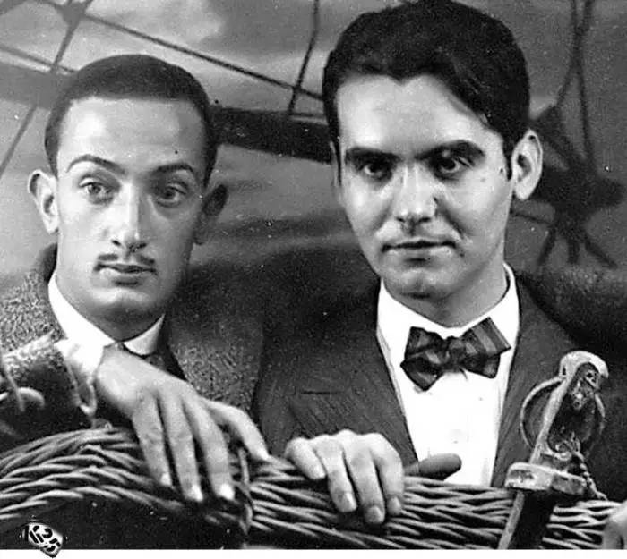 洛尔卡:在自己要献出的生命中，融入你纯洁的声音