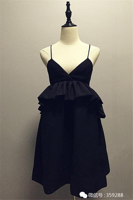 还在迷小白裙么？看看这些小黑裙带给你的性感吧！