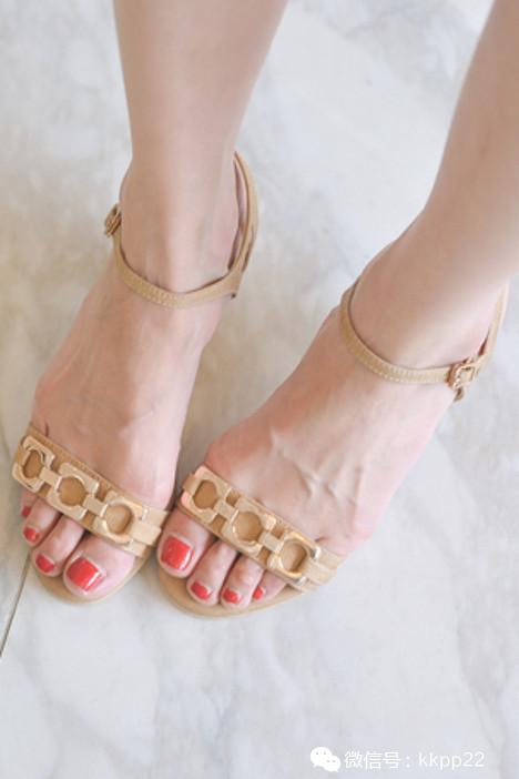 新款韩版女鞋，气质高雅恬静！