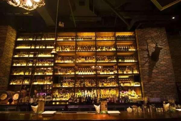 开一个酒馆前期需要做些什么,如何开一个成本低的酒馆