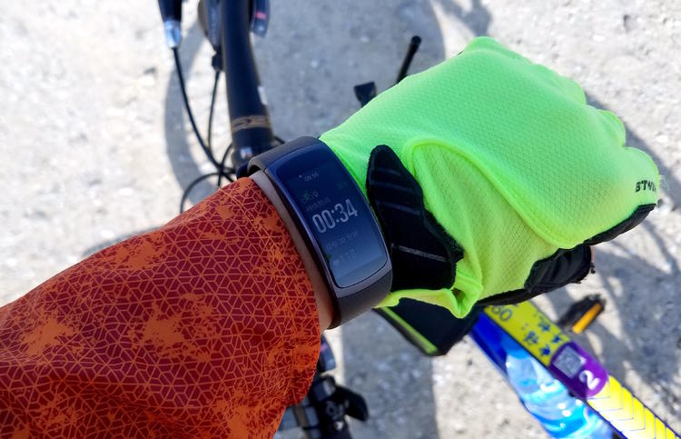 三星手环gearfit2测评,三星手环gearfit3评测