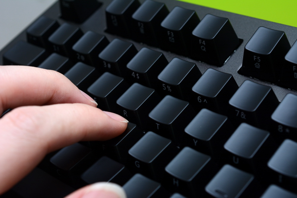 黑爵ak992三模机械键盘上手简评,黑爵机械键盘ak996测评