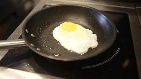 用煎蛋锅煎蛋真是仪式感满满,怎样用煎蛋锅煎蛋不糊又熟透
